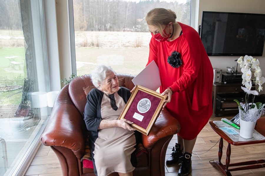 Wręczenie medalu Unitas Durat Władysławie Ziółkowskiej, fot. Andrzej Goiński/UMWKP