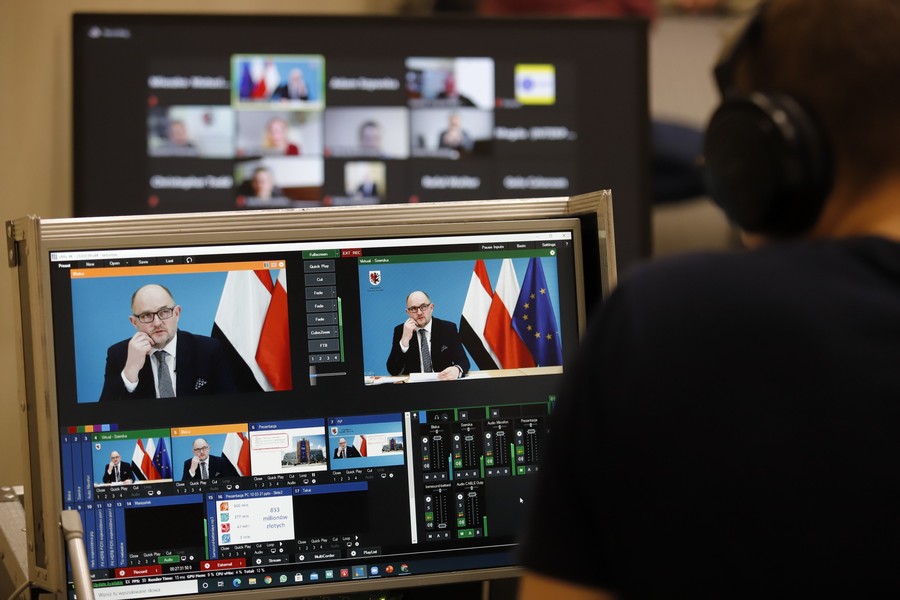 Debata "Droga do odbudowy przy wsparciu z funduszy UE", fot. Mikołaj Kuras dla UMWKP