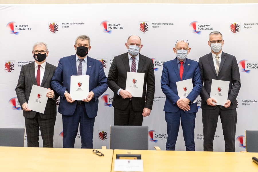 Podpisanie listu intencyjnego w sprawie centrum wieloetnicznej kultury i tradycji dawnego pogranicza, fot. Szymon Zdzieblo/tarantoga.pl dla UMWKP