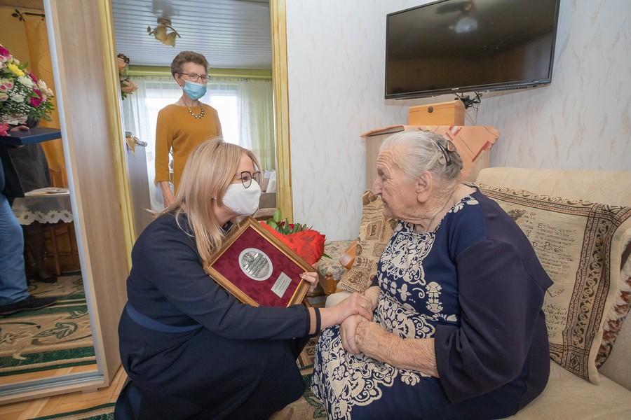 Wręczenie medalu Unitas Durat pani Stanisławie Radkowskiej, fot. Mikołaj Kuras dla UMWKP