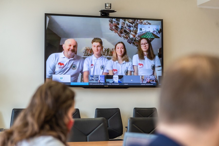 Spotkanie online z nagrodzonymi sportowcami, trenerami i działaczami, fot. Szymon Zdziebło/tarantoga.pl dla UMWKP