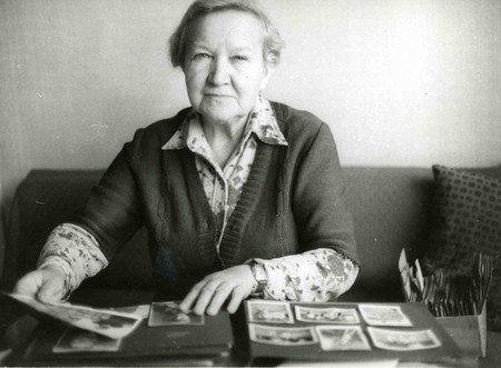 gen. bryg. prof. Elżbieta Zawacka (1909 – 2009) lata 80–te XX w. (zbiory Fundacji Gen. E. Zawackiej. Archiwum i Muzeum Pomorskiego AK Wojskowej Służby Polek w Toruniu)