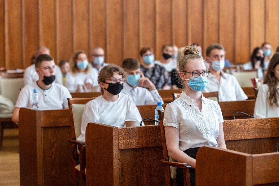 Gala wręczenia nagród w konkursie wiedzy o samorządzie terytorialnym, fot. Szymon Zdziebło tarantoga.pl dla UMWKP