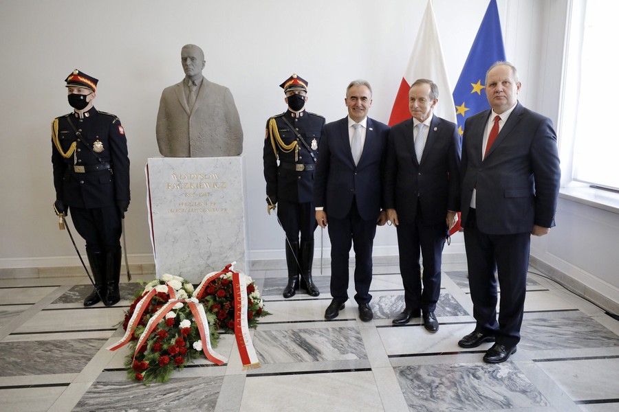 Ceremonia odsłonięcia popiersia Władysława Raczkiewicza w Senacie, fot. Andrzej Goiński/UMWKP