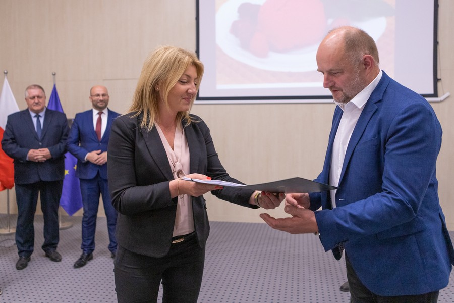 Krótki Łańcuch Dostaw – ceremonia wręczenia umowy o dofinansowanie, fot. Mikołaj Kuras dla UMWKP