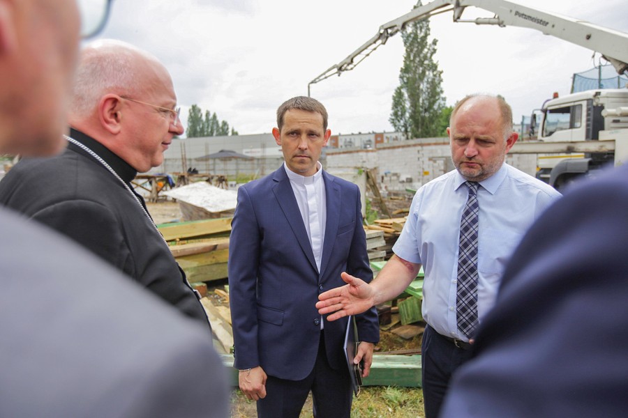 Budowa schroniska dla bezdomnych włocławskiego Caritas, fot. Szymon Zdzieblo/tarantoga.pl dla UMWKP