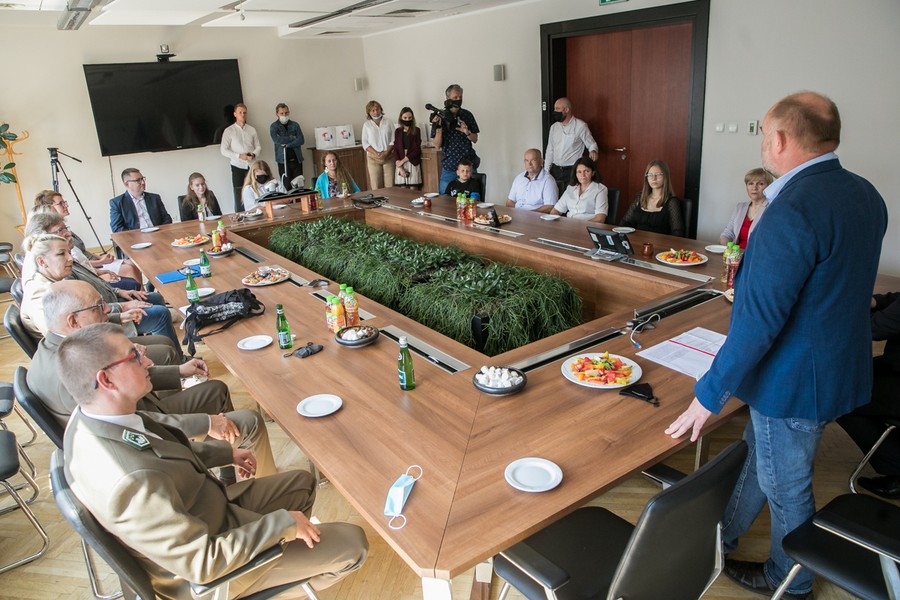 Spotkanie z laureatami konkursu „Poznajemy parki krajobrazowe Polski”, fot. Andrzej Goiński/UMWKP