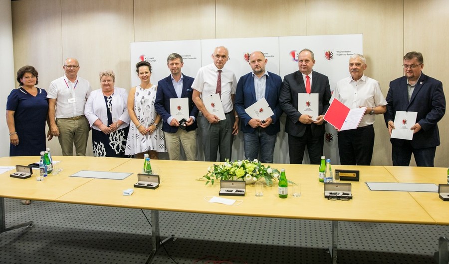 Podpisanie porozumień w sprawie budowy obwodnic Chełmży i Łysomic, fot. Andrzej Goiński UMWKP