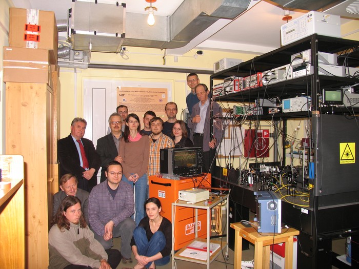 Zespołu spektroskopii wysokiej zdolności rozdzielczej IF UMK (Mateusz Borkowski, Agata Cygan, Jerzy Wolnikowski, Adam Urbanowicz, Józef Szudy, Ryszard S. Trawiński, Jolanta Domysławska, Cyprian Sajna, Katarzyna Bielska, Szymon Wójtewicz, Piotr Masłowski, Daniel Lisak, Andrzej Bielski, Roman Ciuryło (obecnie kierownik zespołu i dyrektor laboratorium FAMO), fot. z arch. bohatera wywiadu Zespołu spektroskopii wysokiej zdolności rozdzielczej IF UMK (Mateusz Borkowski, Agata Cygan, Jerzy Wolnikowski, Adam Urbanowicz, Józef Szudy, Ryszard S. Trawiński, Jolanta Domysławska, Cyprian Sajna, Katarzyna Bielska, Szymon Wójtewicz, Piotr Masłowski, Daniel Lisak, Andrzej Bielski, Roman Ciuryło (obecnie kierownik zespołu i dyrektor laboratorium FAMO), fot. z arch. bohatera wywiadu