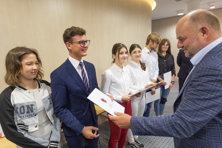 Spotkanie marszałka Piotra Całbeckiego z uczestnikami programu, fot. Mikołaj Kuras dla UMWKP