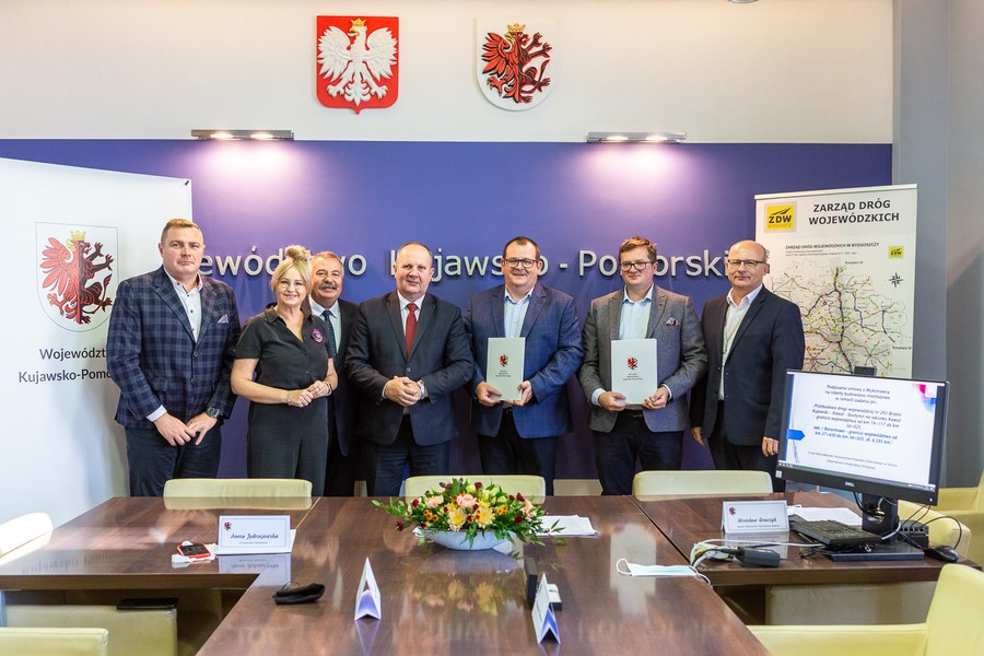 Podpisanie umowy na modernizację drogi wojewódzkiej nr 265, fot. Szymon Zdziebło/tarantoga.pl