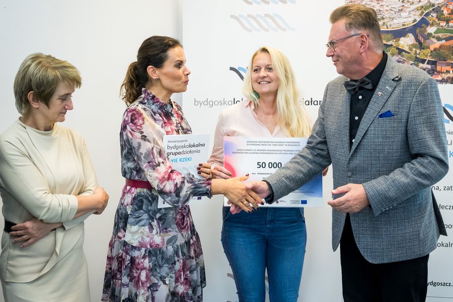 Wręczenie umów LGD "Dwie rzeki" w Bydgoszczy, fot. Filip Kowalkowski dla UWMKP
