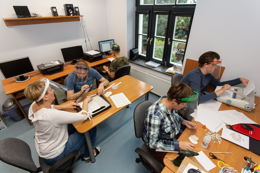 Ubiegłoroczna laureatka konkursu Magdalena Karwecka z podopiecznymi, fot. Filip Kowalkowski dla UMWKP