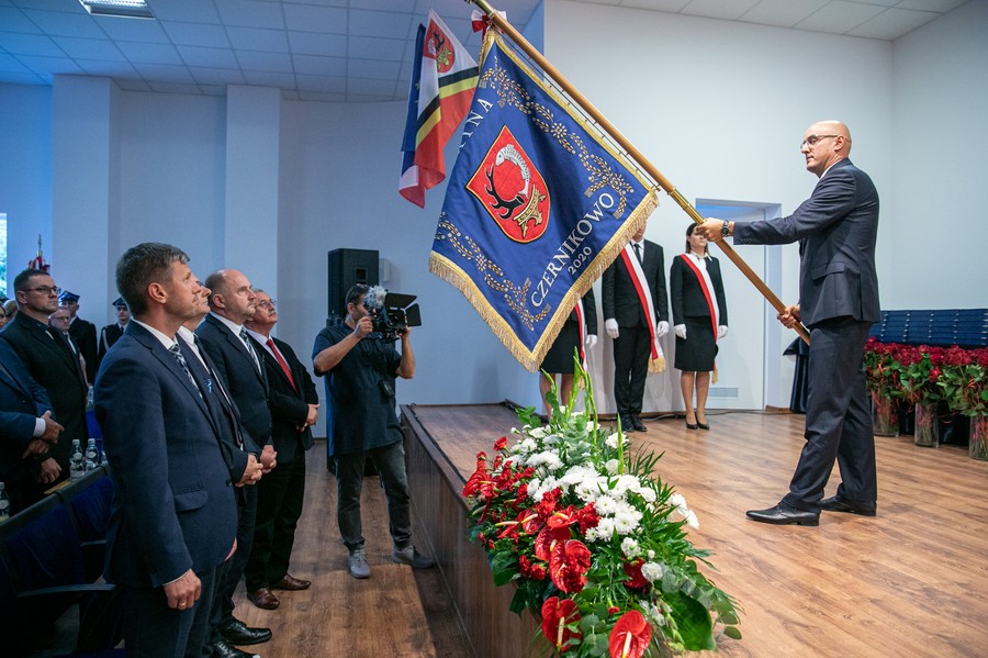 Nadanie sztandaru gminie Czernikowo, fot. Andrzej Goiński UMWKP