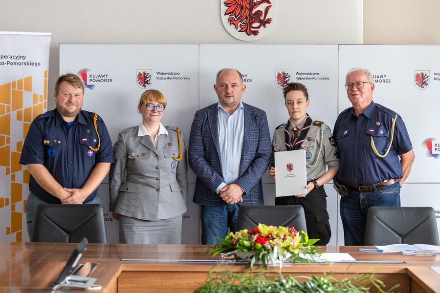 Wręczenie umów RPO 2014-2020, fot. Szymon Zdziebło tarantoga.pl dla UMWKP