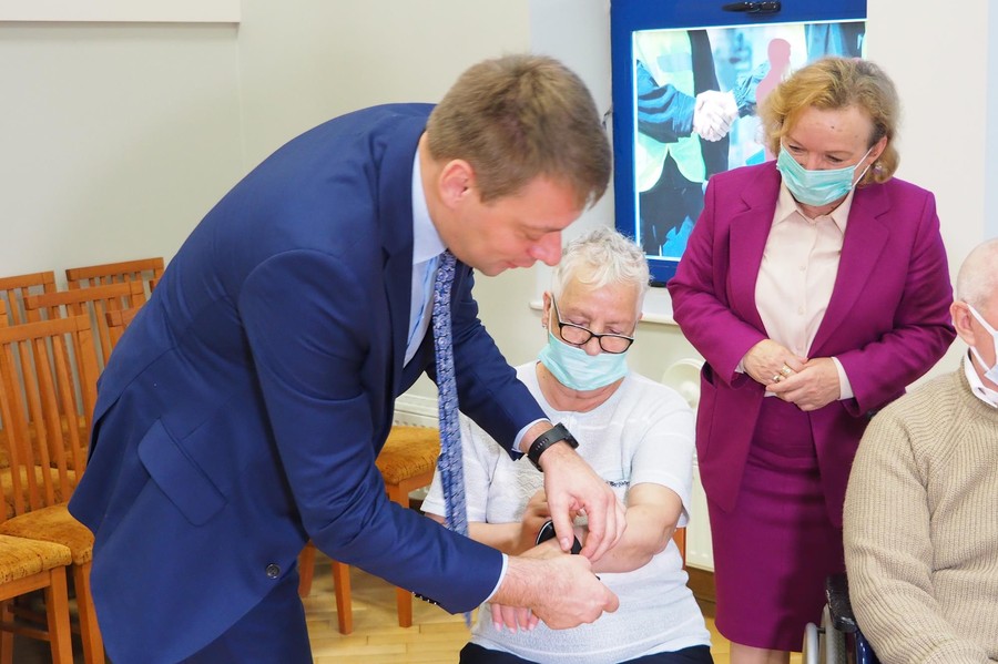 Przekazanie bransoletek życia we Włocławku, fot. UM Włocławek