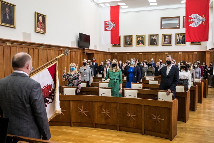 Ślubowanie urzędników, fot. Andrzej Goiński dla UMWKP