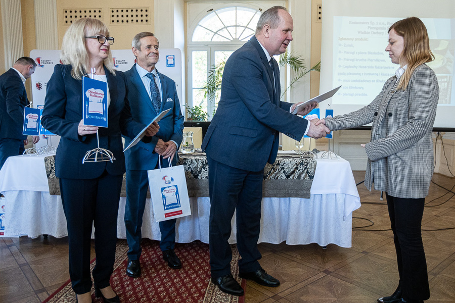 Wręczenie certyfikatów nowym członkom sieci regionalnej Dziedzictwo Kulinarne Kujawy i Pomorze, fot. Filip Kowalkowski dla UMWKP
