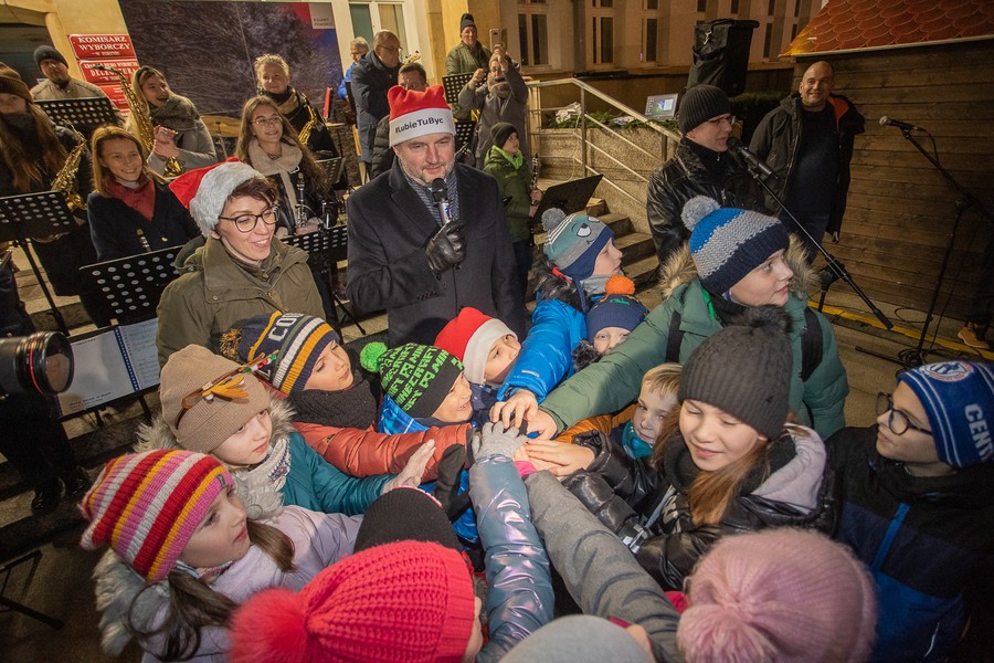 Uroczyste zapalenie światełek na choince, fot. Mikołaj Kuras dla UMWKP