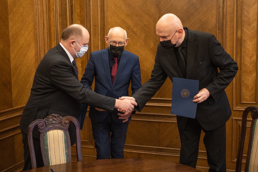 Podpisanie listu intencyjnego w sprawie utworzenia Kopernikańskiego Ośrodka Integracji UMK, fot. Mikołaj Kuras dla UMWKP