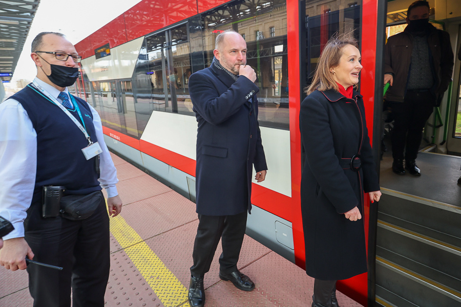 Przejazd pierwszego po przywróceniu połączenia pociągu Toruń-Sierpc, fot. Mikołaj Kuras dla UMWKP