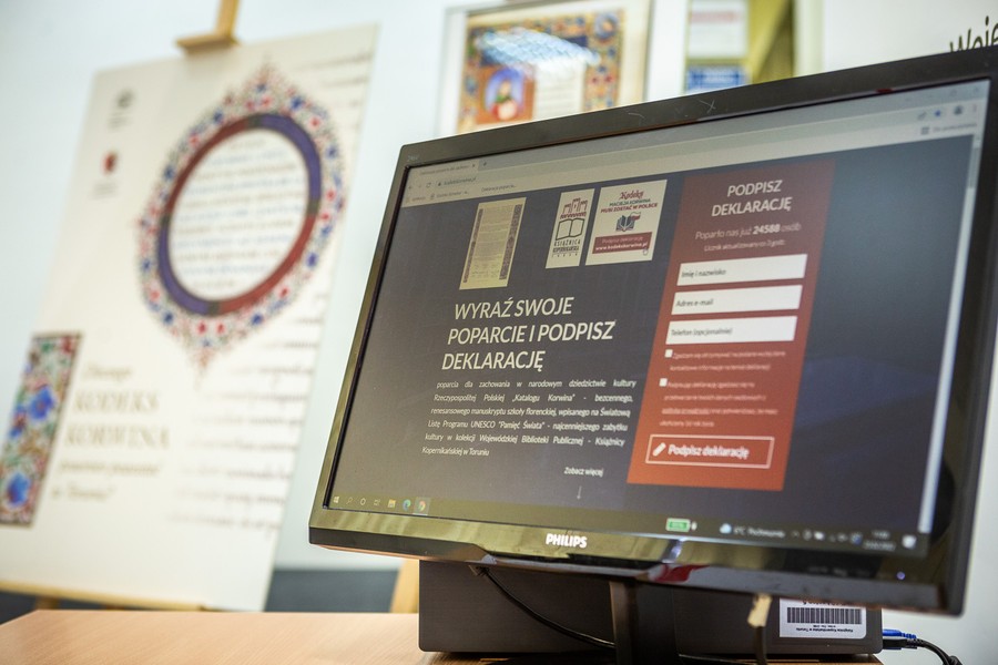Na zdjęciu monitor z włączoną stroną poparcia dla pozostawienia deklaracji, fot. Szymon Zdziebło/tarantoga.pl dla UMWKP