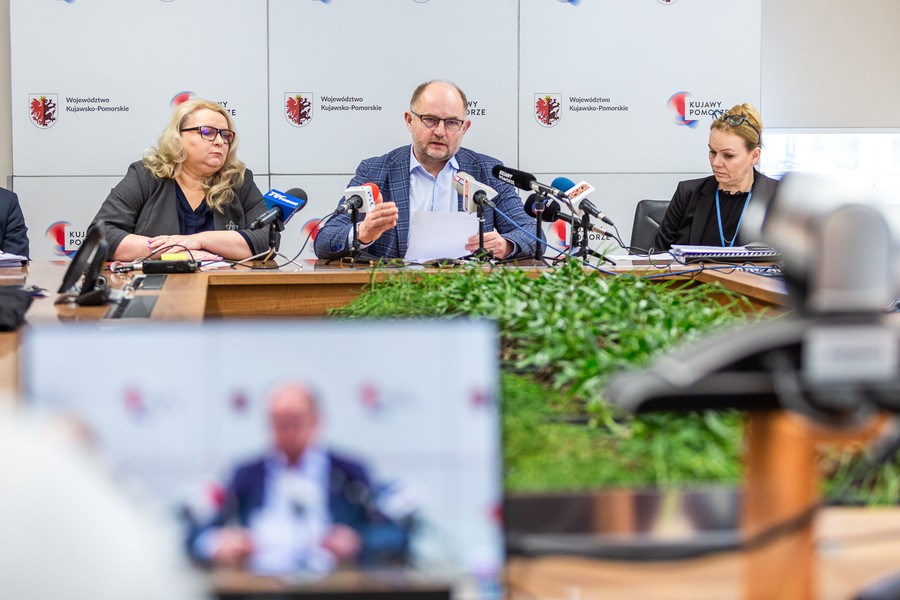 Manuskrypt uratowany! Konferencja prasowa marszałka Piotra Całbeckiego, fot. Szymon Zdzieblo/tarantoga.pl dla UMWKP