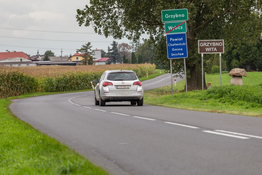 Droga wojewódzka nr 551 przed remontem, fot. Szymon Zdziebło/tarantoga.pl dla UMWKP