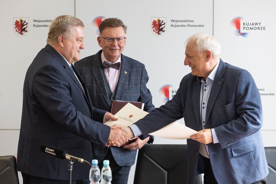 Podpisanie umowy na budowę przedszkola w bydgoskim Braille’u, fot. Mikołaj Kuras dla UMWP