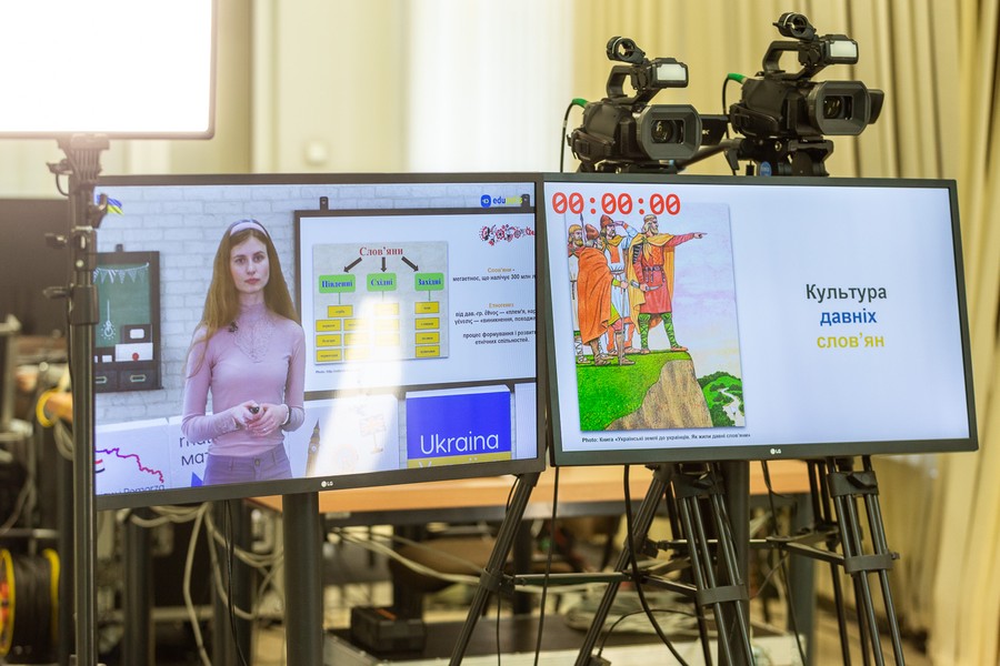 Zajęcia w Kujawsko-Pomorskiej Szkole Internetowej, fot. Szymon Zdziebło/tarantoga.pl dla UMWKP