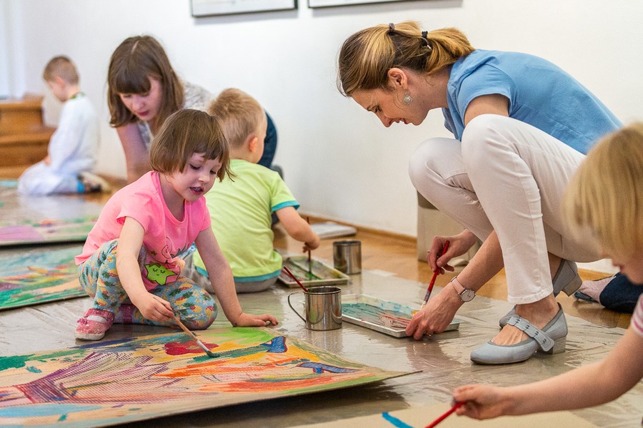 Warsztaty plastyczne z okazji Dnia Dziecka, fot. Szymon Zdziebło/tarantoga.pl dla UMWKP