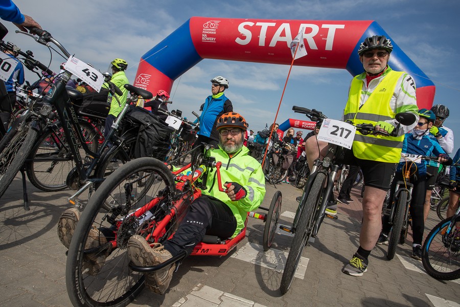Rajd rowerowy w Wielkiej Nieszawce, fot. Mikołaj Kuras dla UMWKP