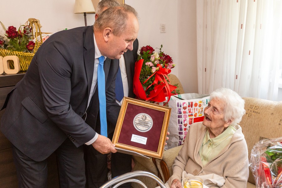 Medal Unitas Durat dla Marty Szóstakowskiej, fot. Szymon Zdziebło/tarantoga.pl dla UMWKP
