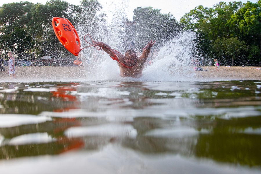 Szkolenia dla przyszłych ratowników Wodnego Ochotniczego Pogotowia Ratunkowego na Jeziorze Gopło, fot. Mikołaj Kuras dla UMWKP