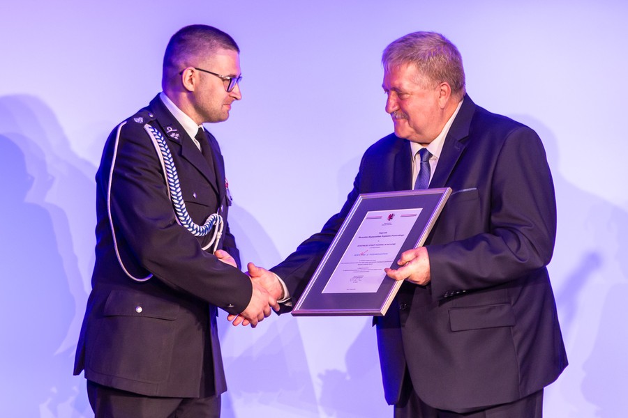 Wręczenie nagród w konkursie „Rodzynki z pozarządówki”, fot. Szymon Zdziebło/tarantoga.pl dla UMWKP