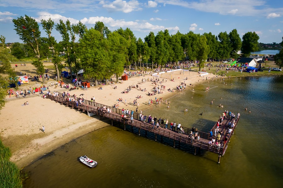Otwarcie plaży w Rogowie, fot. Tomasz Czachorowski dla UMWKP