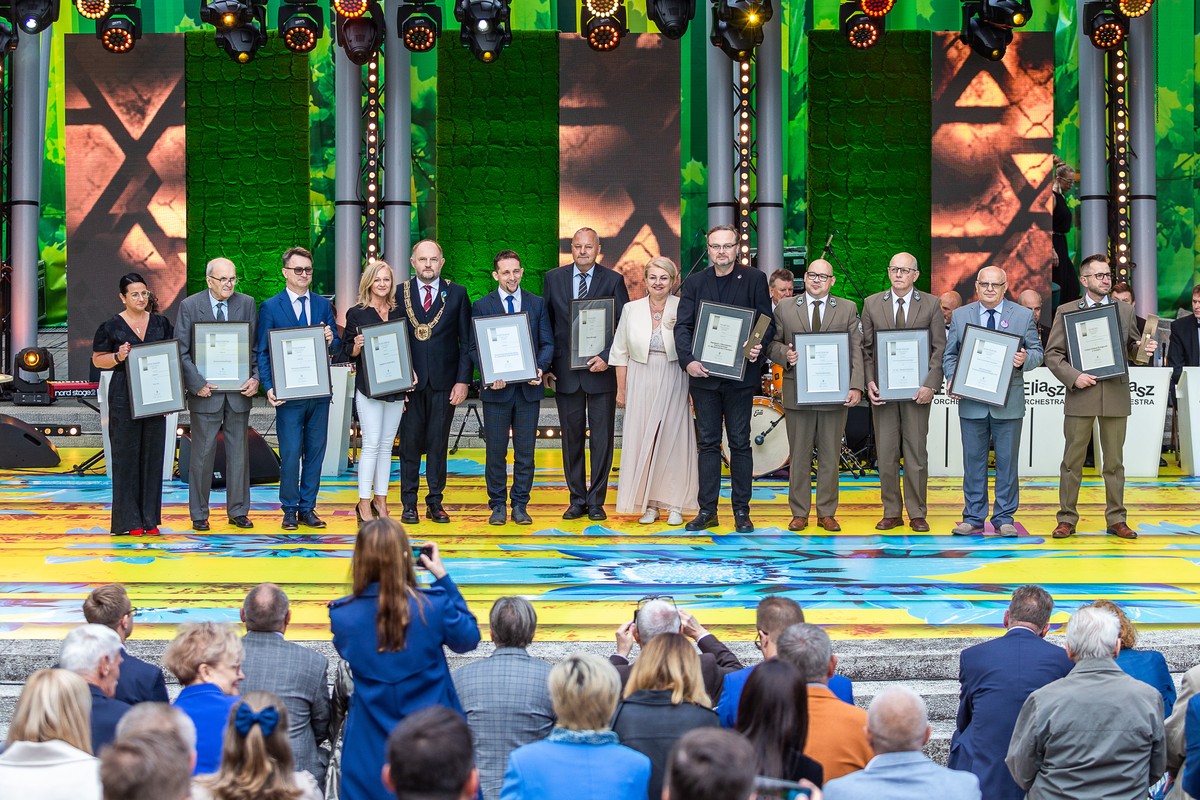 nagrody03-39a Laureaci Nagród Marszałka w kategoriach „Edukacja” i „Ochrona środowiska naturalnego”, fot. Szymon Zdziebło, tarantoga.pl dla UMWKP