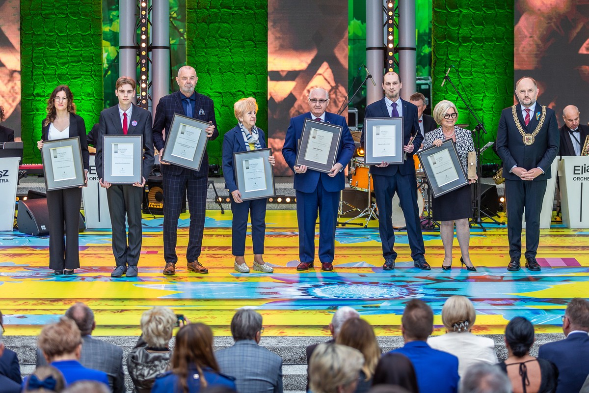 nagrody06-f14 Laureaci Nagród Marszałka w kategorii „Budowa Społeczeństwa obywatelskiego”, fot. Szymon Zdziebło, tarantoga.pl dla UMWKP