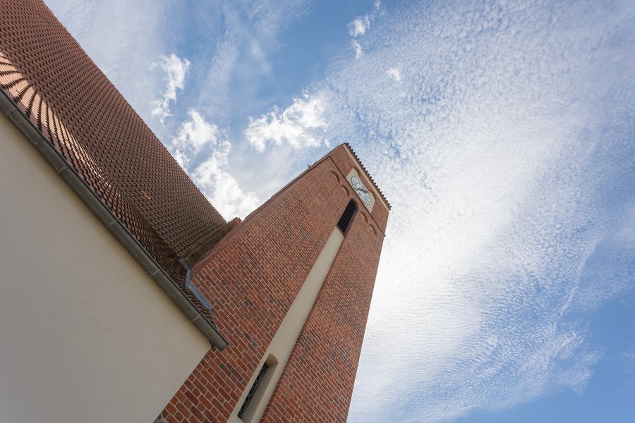 Dotacja trafiła m.in. na remont dachu kościoła św. Mikołaja Biskupa w Papowie Toruńskim, fot. Mikołaj Kuras dla UMWKP