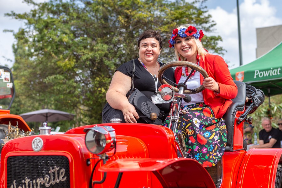 Wystawa maszyn rolniczych w czasie dożynek 2021, fot. Szymon Zdziebło/tarantoga.pl dla UMWKP