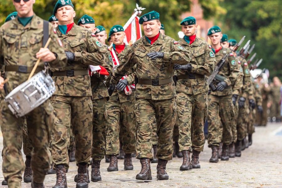 Obchody Święta Wojska Polskiego w Toruniu, fot. Szymon Zdziebło/www.tarantoga.pl dla UMWKP