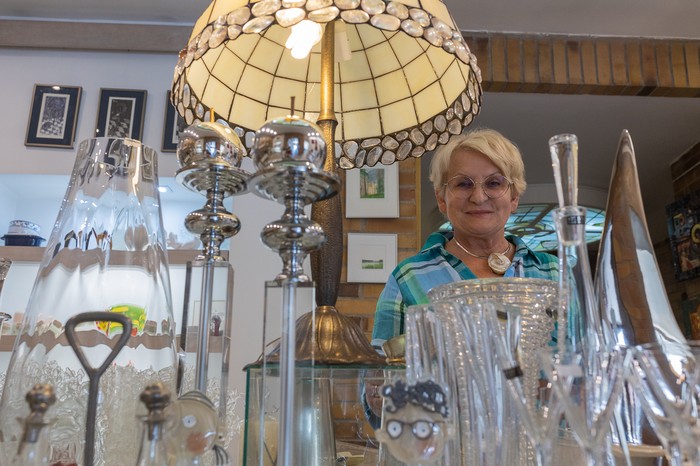 Elżbieta Bednarska w swojej pracowni i galerii, fot. Mikołaj Kuras dla UMWKP Elżbieta Bednarska w swojej pracowni i galerii, fot. Mikołaj Kuras dla UMWKP