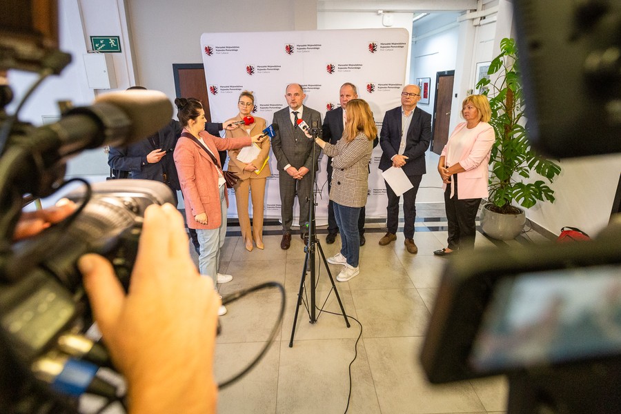 Briefing ws. kolei, fot. Szymon Zdziebło/tarantoga.pl dla UMWKP