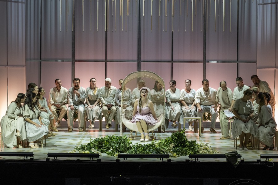 Backstage opery „Sprzedana narzeczona” Bedřicha Smetany, fot. Opera Nova w Bydgoszczy