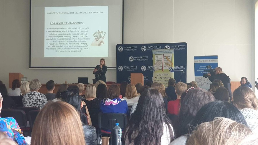 Kinga Dziewiątkowska - Kozłowska wykład o pracy z uczniami po traumie fot. Paweł Wysiński