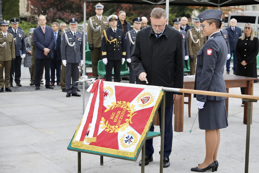 Nadanie sztandaru wojskowemu Regionalnemu Centrum Informatyki Bydgoszcz, fot. Andrzej Goiński/UMWKP