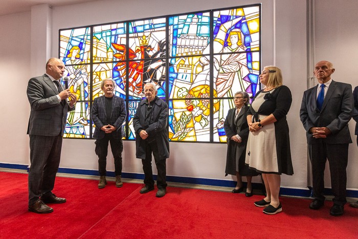 Odsłonięcie witraża autorstwa W. Kozioła w Urzędzie Marszałkowskim, fot. Szymon Zdziebło dla UMWKP