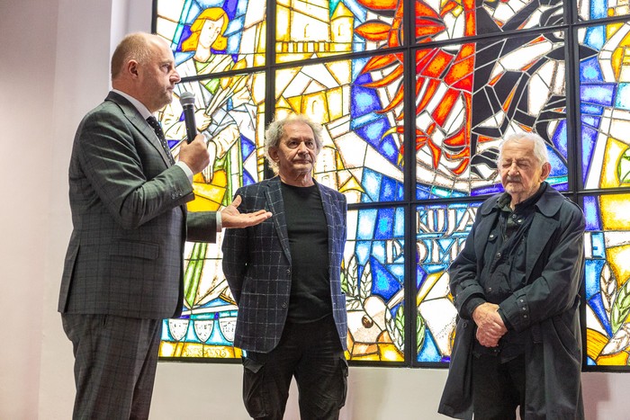 Odsłonięcie witraża autorstwa W. Kozioła w Urzędzie Marszałkowskim, fot. Szymon Zdziebło dla UMWKP