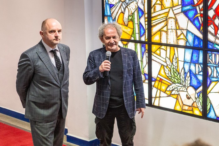 Odsłonięcie witraża autorstwa W. Kozioła w Urzędzie Marszałkowskim, fot. Szymon Zdziebło dla UMWKP