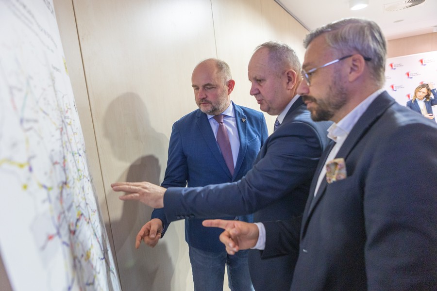 Podpisanie umowy na odcinek Rypin-Stępowo drogi 563, fot. Mikołaj Kuras dla UMWKP